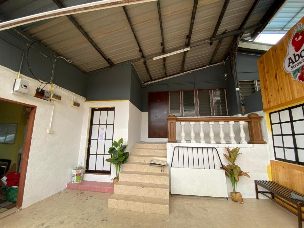 Aiza Homestay Opposite Abang Strawberry Taman Sedia Тана Рата Екстериор снимка
