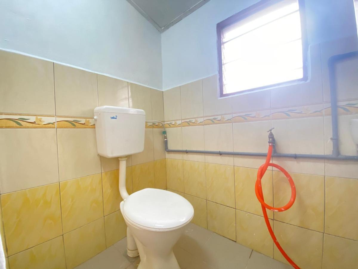 Aiza Homestay Opposite Abang Strawberry Taman Sedia Тана Рата Екстериор снимка
