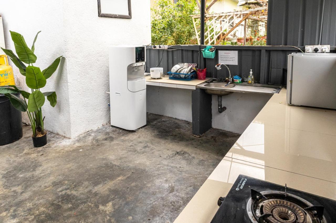 Aiza Homestay Opposite Abang Strawberry Taman Sedia Тана Рата Екстериор снимка