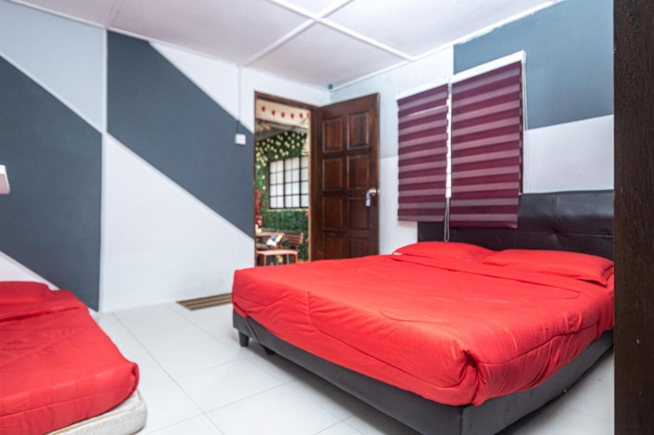 Aiza Homestay Opposite Abang Strawberry Taman Sedia Тана Рата Екстериор снимка