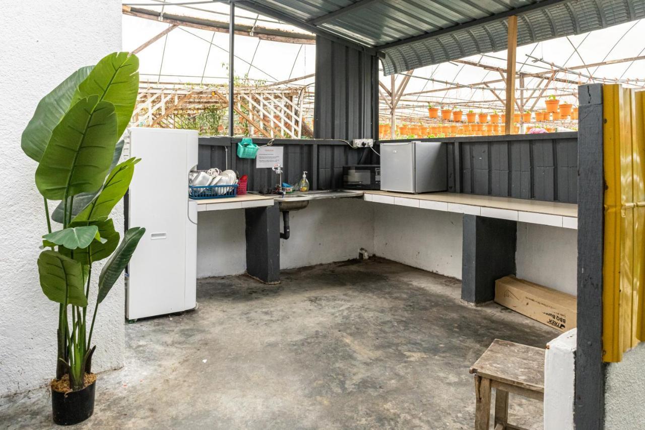 Aiza Homestay Opposite Abang Strawberry Taman Sedia Тана Рата Екстериор снимка
