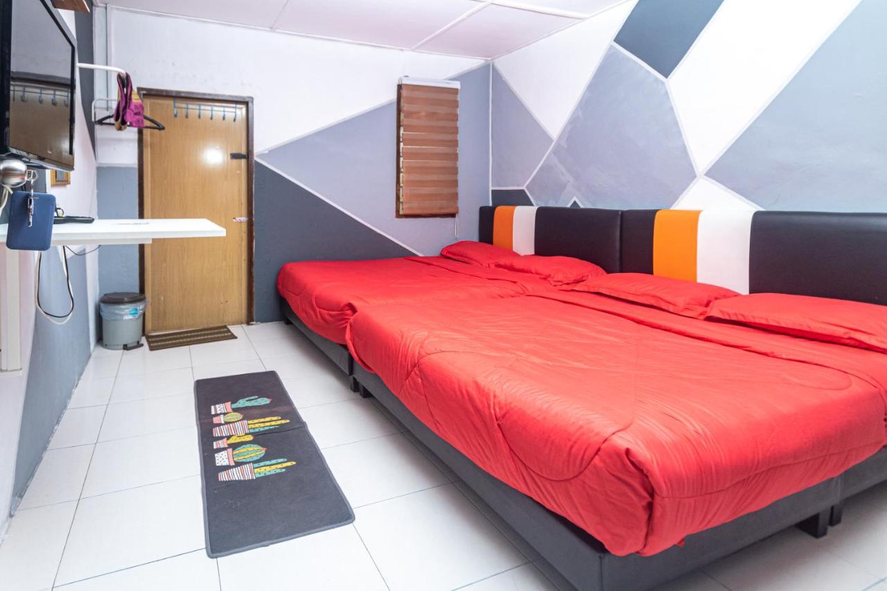 Aiza Homestay Opposite Abang Strawberry Taman Sedia Тана Рата Екстериор снимка