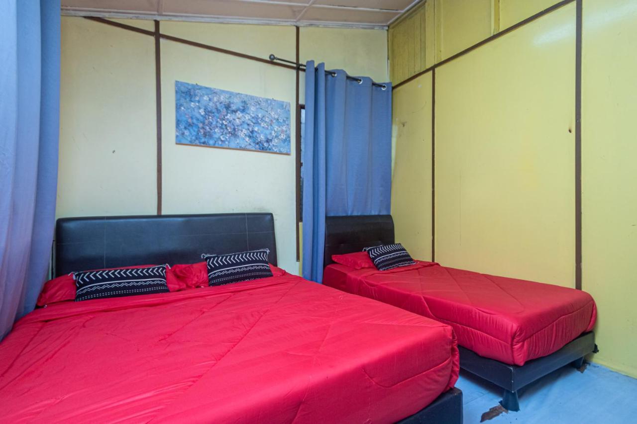 Aiza Homestay Opposite Abang Strawberry Taman Sedia Тана Рата Екстериор снимка