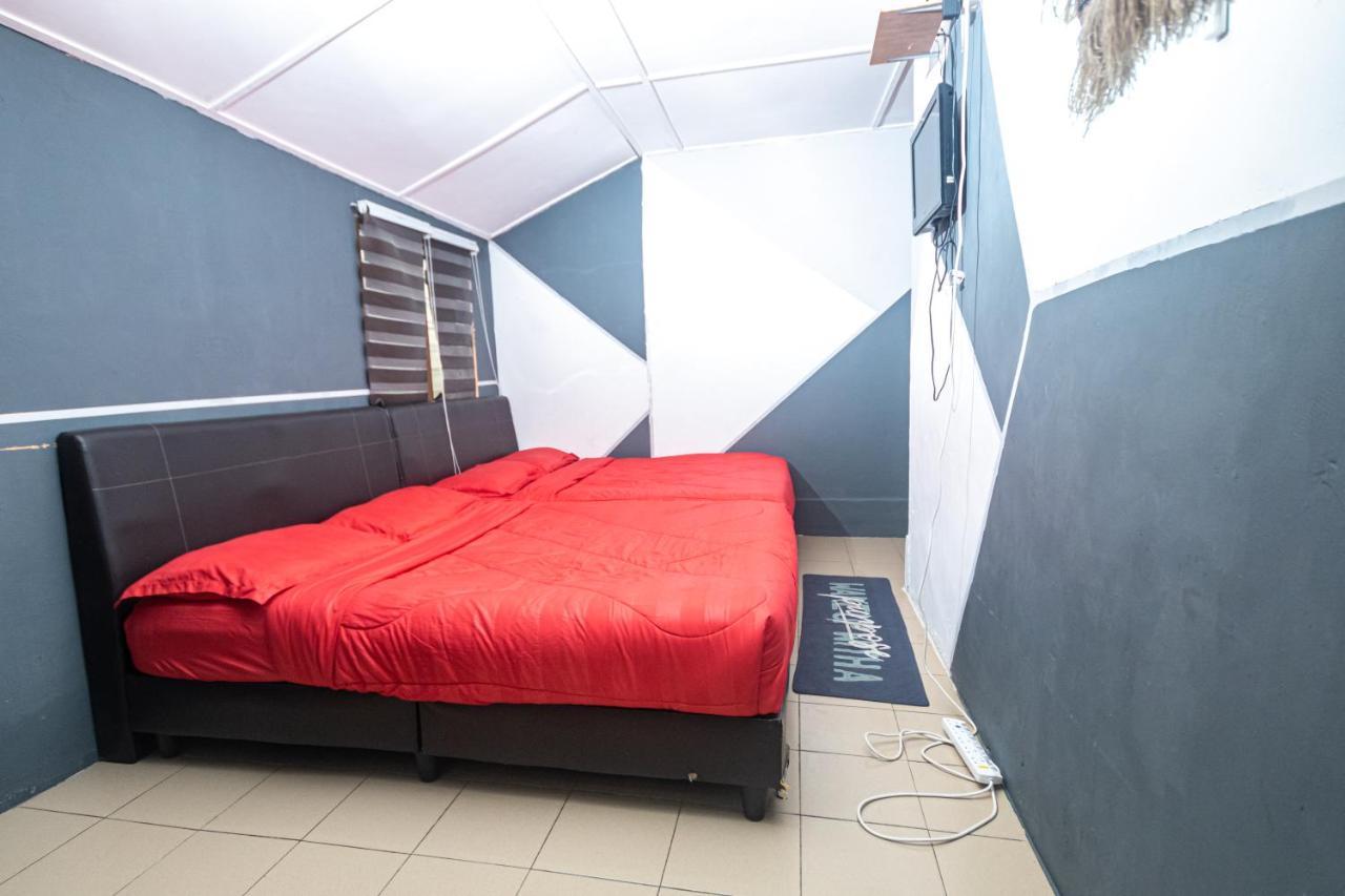 Aiza Homestay Opposite Abang Strawberry Taman Sedia Тана Рата Екстериор снимка