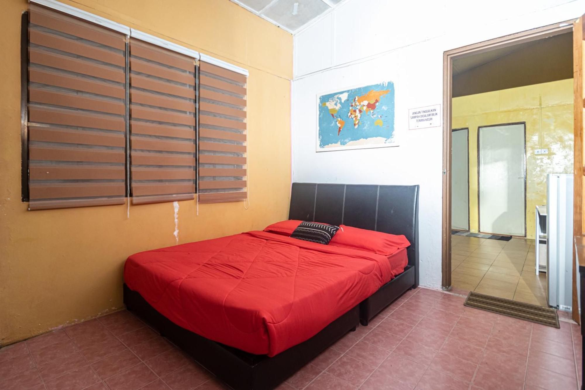 Aiza Homestay Opposite Abang Strawberry Taman Sedia Тана Рата Екстериор снимка
