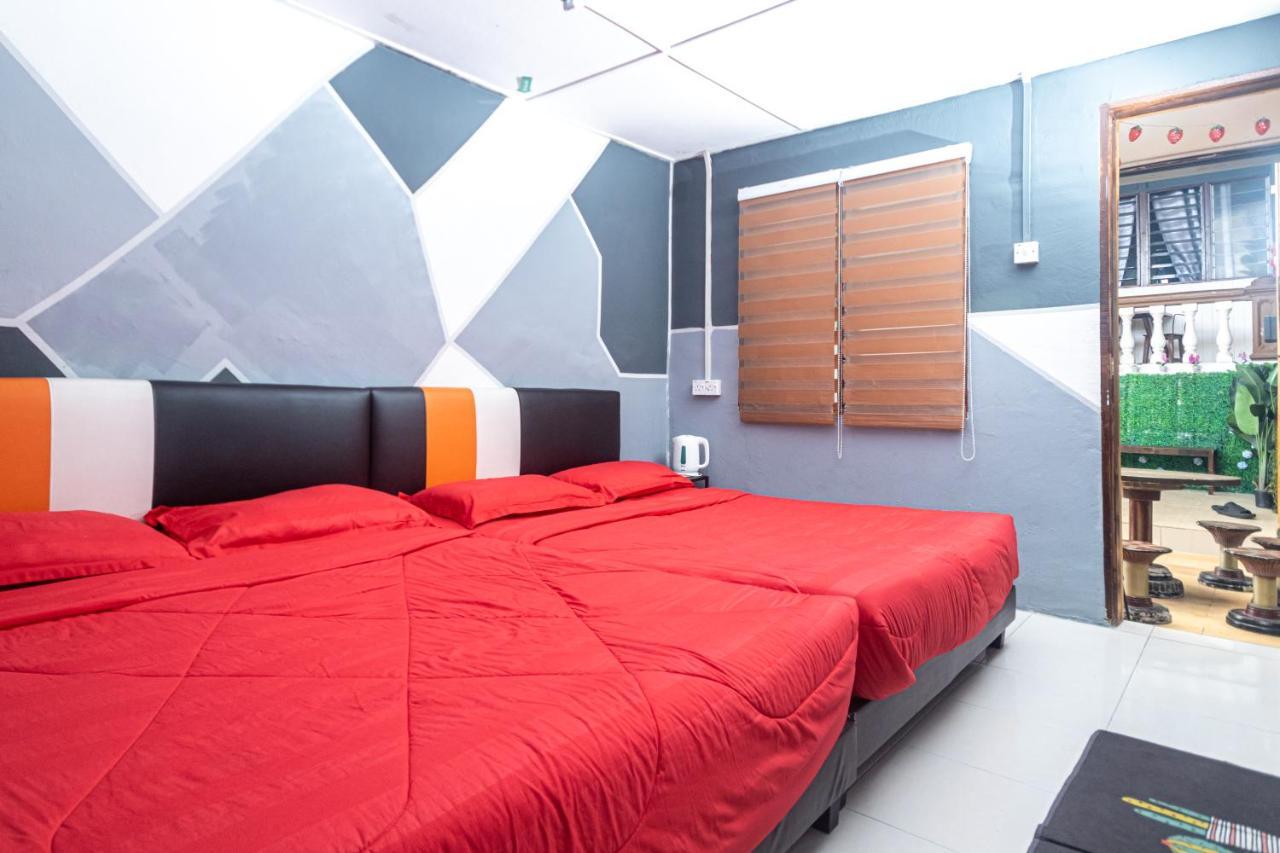 Aiza Homestay Opposite Abang Strawberry Taman Sedia Тана Рата Екстериор снимка