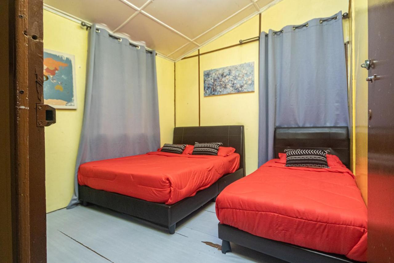 Aiza Homestay Opposite Abang Strawberry Taman Sedia Тана Рата Екстериор снимка