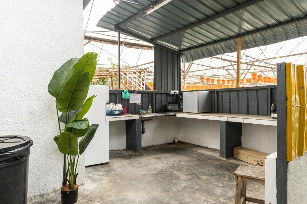 Aiza Homestay Opposite Abang Strawberry Taman Sedia Тана Рата Екстериор снимка