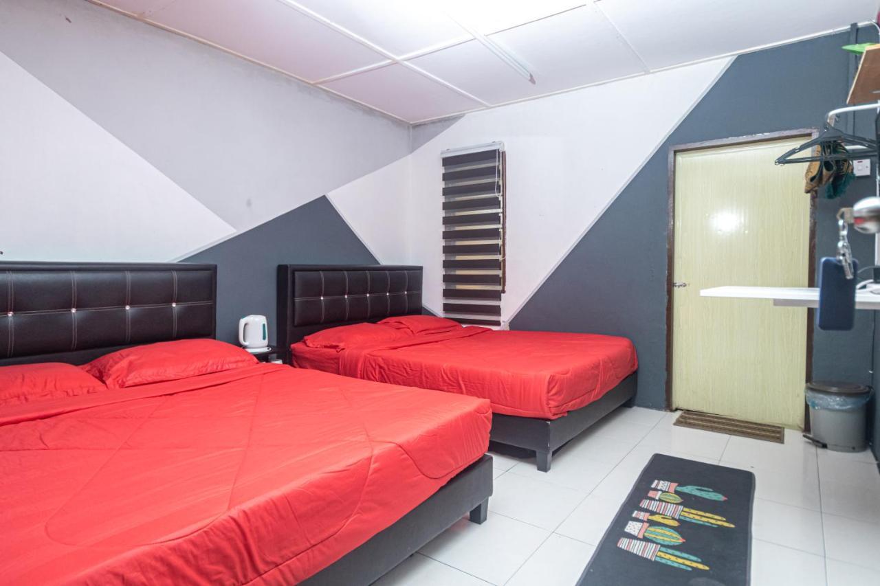 Aiza Homestay Opposite Abang Strawberry Taman Sedia Тана Рата Екстериор снимка