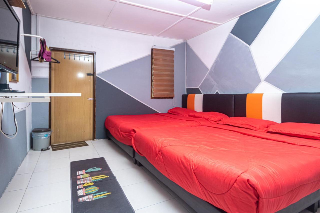 Aiza Homestay Opposite Abang Strawberry Taman Sedia Тана Рата Екстериор снимка